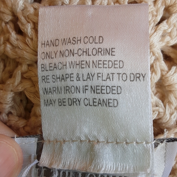 Soft Surroundings Short Sleeve Crocheted Top Size Medium. - Picture 7 of 7